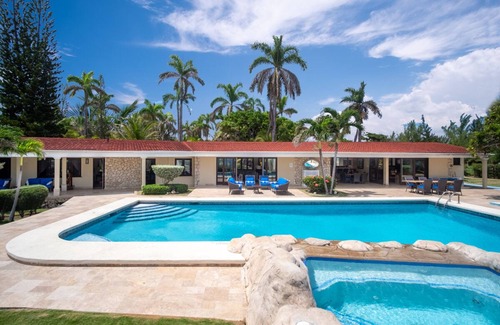 Mammee Bay Estates Villa | Seven Seas Villa- Private & Fully Staffed! Oceanfront with Heated Pool & Jacuzzi