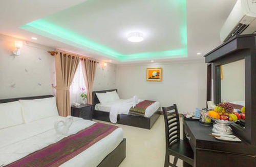 Sangkat Veal Vong Hotel | Seventh Heaven Hotel and High Bar