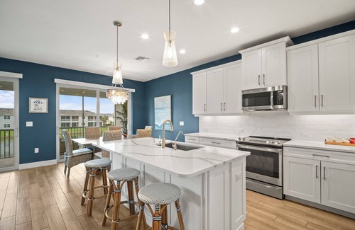 Naples Condo | Seychelles ala SkyRun elegance