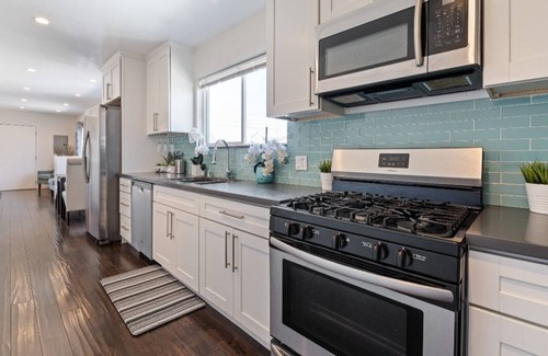 Oakland House | Sf City Ocean View. Free parking inside the compound. 15 min beach Drive