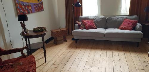 Strijp Apartment | Sfeervolle vooroorlogse woning nabij centrum