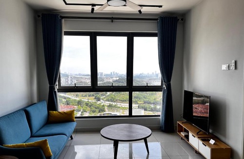 Seri Kembangan Apartment | SFERA ATMOSPHERE MAEPS Serdang Free WiFi Netflix Sky Garden Infinity Pool Facing Putrajaya