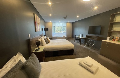 Modbury Hotel | Sfera's Park Suites & Convention Centre