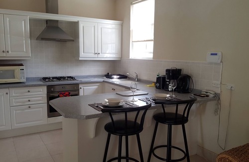 Old Trees Bay Apartment | Shades