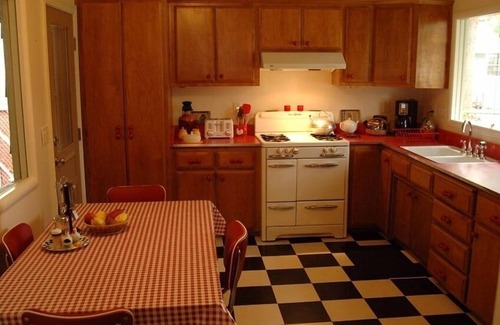 Shady Cove House | Shady Cove River House -Fly Fish, Raft, Hike or Just Relax