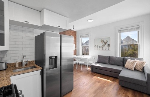 Shadyside Apartment | Shadyside/Pittsburgh, Modern & Bright 1 Bedroom with Free Parking