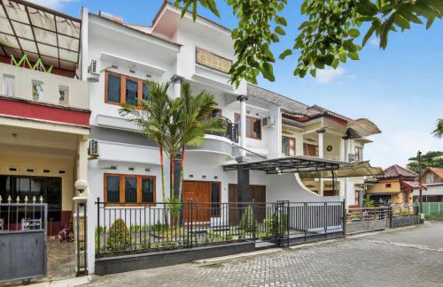 Mlati House | Shafira House - Modern House 3BR near Yogyakarta culinary spots