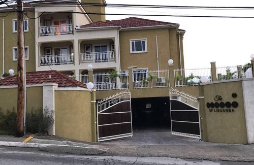Barbican Apartment | Shan's Manor. Excellent Location!