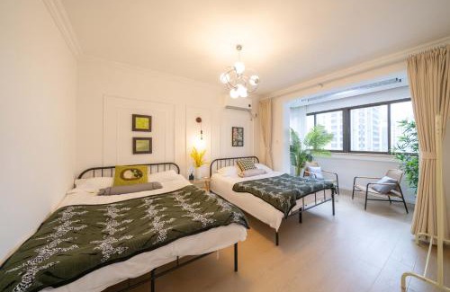 Downtown Shanghai Apartment | Shanghai M-Home Near Nanjing West Road commercial district,350m walk to the Natural History Museum subway上海小胖纸民宿-丽都29J近自然博物馆 南京西路地铁站