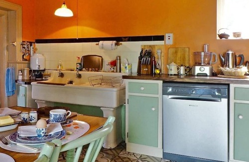 Labasheeda House | Shannon View 3-Bed Farm House with Private Parking
