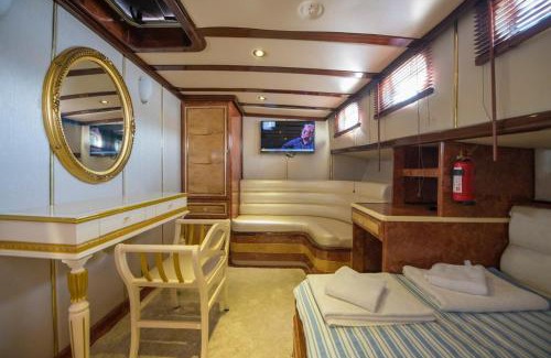 Kocasinan Boat Rental | Sharazan