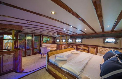 Kocasinan Boat Rental | Sharazan