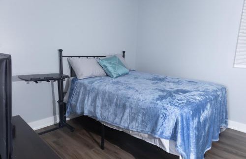 Woodlawn House | Shared, spacious condo near UChicago and Obama Center