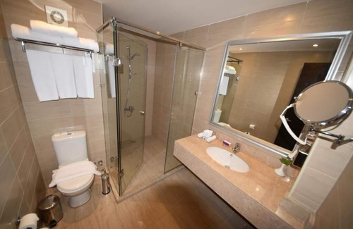 El Hadaba Hotel | Sharm Cliff Resort | 3-Room Stay w/Pools, Spa, Diving & Family Activities
