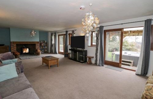 Shatterford House | Shatterford Lakes