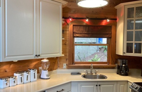 Shawnigan Lake Cottage | Shawnigan Lake Waterfront Cottage