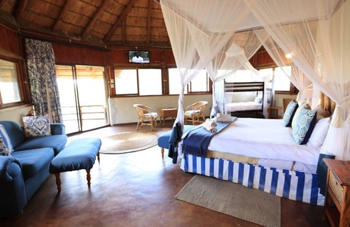 UPhongolo Cabin | Shayamoya Tiger Fishing and Game Lodge