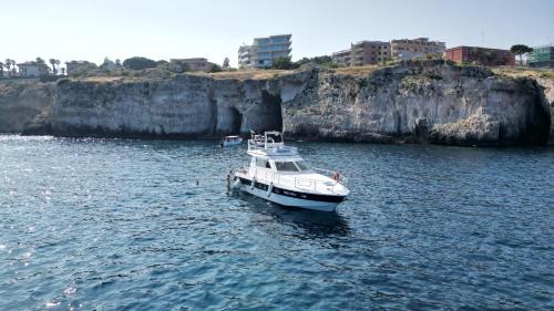 Archi Boat Rental | She's Mine Yacht