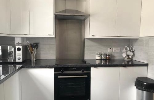 Hillsborough House | Sheffield Retreat - Cozy 3 Bedroom House