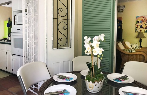 Oistins Villa | Shelsea, Idyllic garden villa, 3 beds, lge private garden, 2 mins walk to beach.
