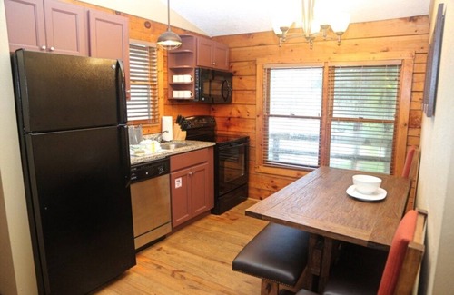 Gordonsville Cabin | Shenandoah Crossing™ - 2 Bedroom 1 Bath Deluxe Cabin