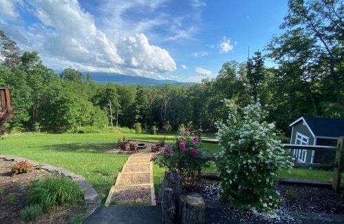 Front Royal House | Shenandoah Thunder Chalet Guest Suite
