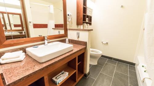 Ironton Hotel | Shepherd Mountain Inn & Suites