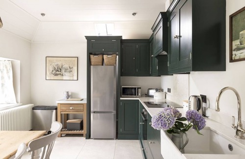Penicuik Cottage | Shepherds Cottage, Pentland Hills - sleeps 4 guests in 2 bedrooms