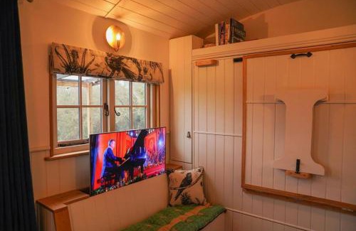 Compton Dando Ski Chalet | Shepherds Hut in countryside near Bath and Bristol