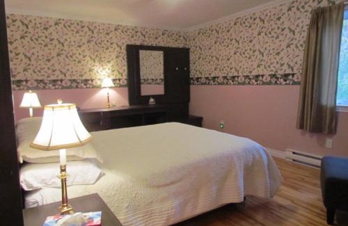 Curryville Hotel | Shepody Bay Inn