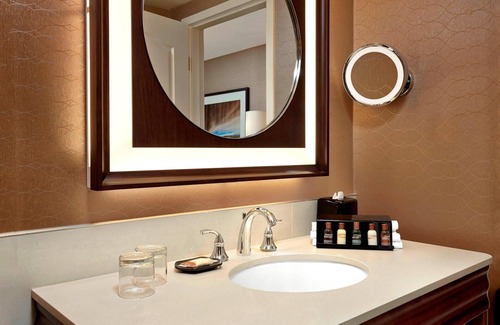 Eau Claire Hotel | Sheraton Suites Calgary Eau Claire