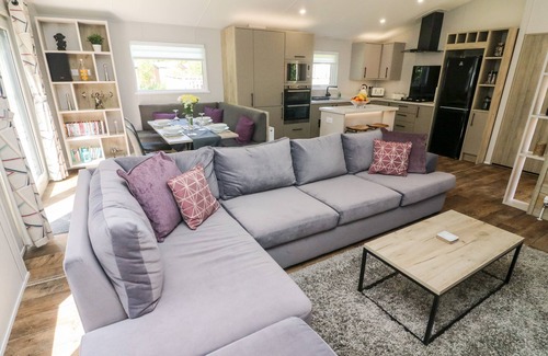 South Lakeland Leisure Village Cottage | SHERWOOD 34, pet friendly, with a garden in Carnforth