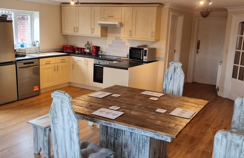Boston House | Sherwood Bungalow 3 Bedroom Entire Property
