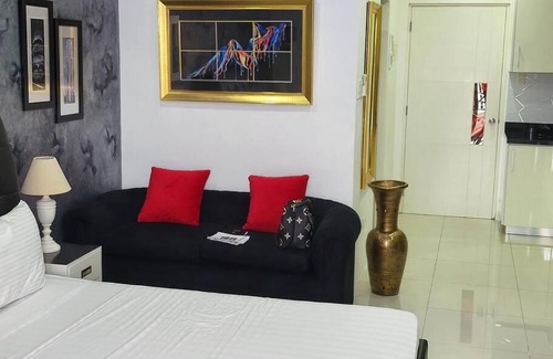 Balibago Apartment | Sheryll Escapes - Kandi Palace Posh 9th floor new studio with King bed and housekeeping