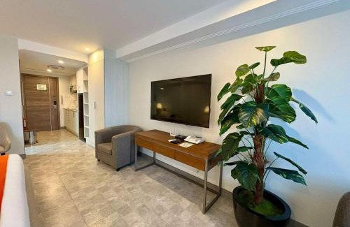 Malabanias Apartment | Sheryll Escapes - La Grande Phase 2, Grand Studio 625 with Balcony, Wifi & Netflix