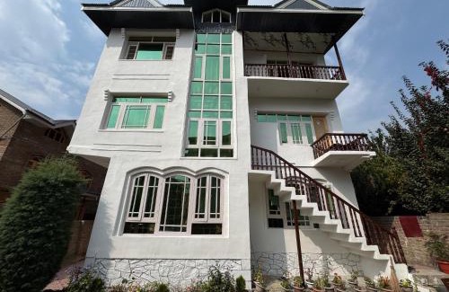 Nishat-Shalimar House | Shesh Bagh Boutique Homestay Luxury Retreat Srinagar
