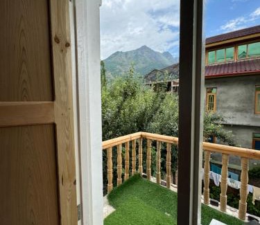 Nishat-Shalimar House | Shesh Bagh Boutique Homestay Luxury Retreat Srinagar