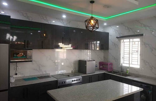Ofin House | Shimawa-House-Sleeps4-Luxury&Privacy-24/7 Security