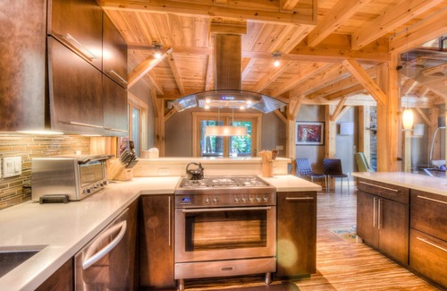 Country Club Estates House | Shining Shire - Sauna, steam shower, very cool!