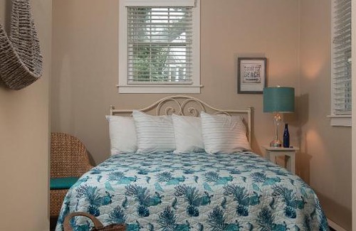 East Orleans Bed & Breakfast | Ship's Knees Inn