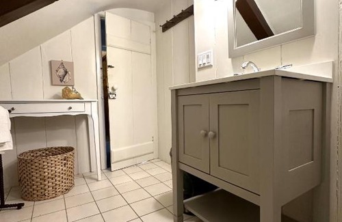 East Orleans Bed & Breakfast | Ship's Knees Inn
