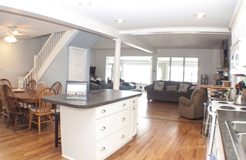 Roberts Landing House | Ship Watcher's Paradise on the St. Clair River
