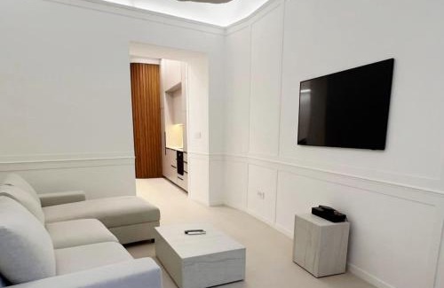 Inner City Budapest Apartment | Shopping street - stylish living, modern, central