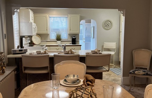 Atlantic City House | Shore Getaway - 2 Blocks to the Beach 2B/2B - Immaculate