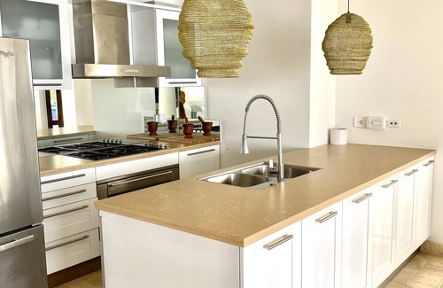 Maho Villa | Shore Pointe Beach stunning modern villa neighbouring 5 star Belmond La Samanna