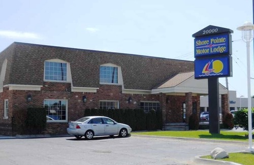 St. Clair Shores Hotel | Shore Pointe Motor Lodge of St Clair Shores