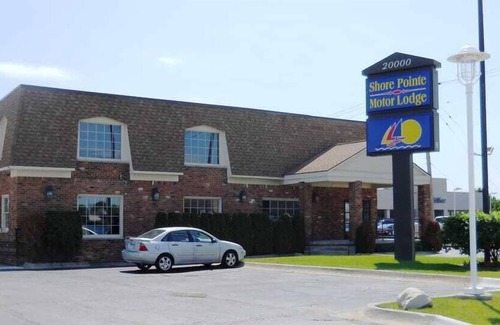 St. Clair Shores Hotel | Shore Pointe Motor Lodge of St Clair Shores