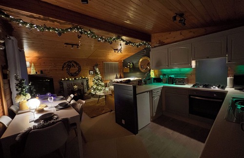 New Forest District Cabin | Shorefields luxury pebble Log Cabin Lodge Retreat nr Beach