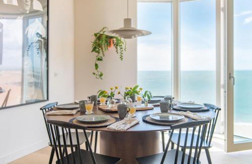 Folkestone House | Shoreline Beach House by Bloom Stays