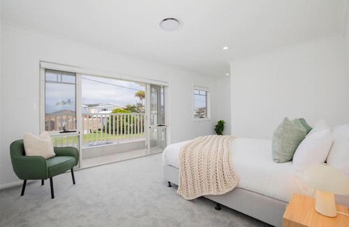 Caves Beach House | Shoreline Luxe - Refined Beachside Elegance with Spa